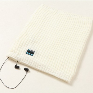 Warm Knitted Scarf with Bluetooth